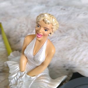 Marilyn Monroe figurine ornament decor